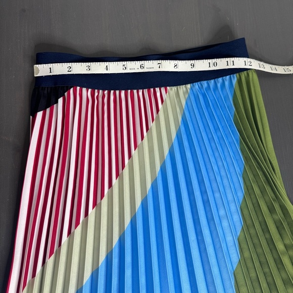 Le Superbe interrupted pattern pleated skirt in interrupted pattern - Picture 9 of 10